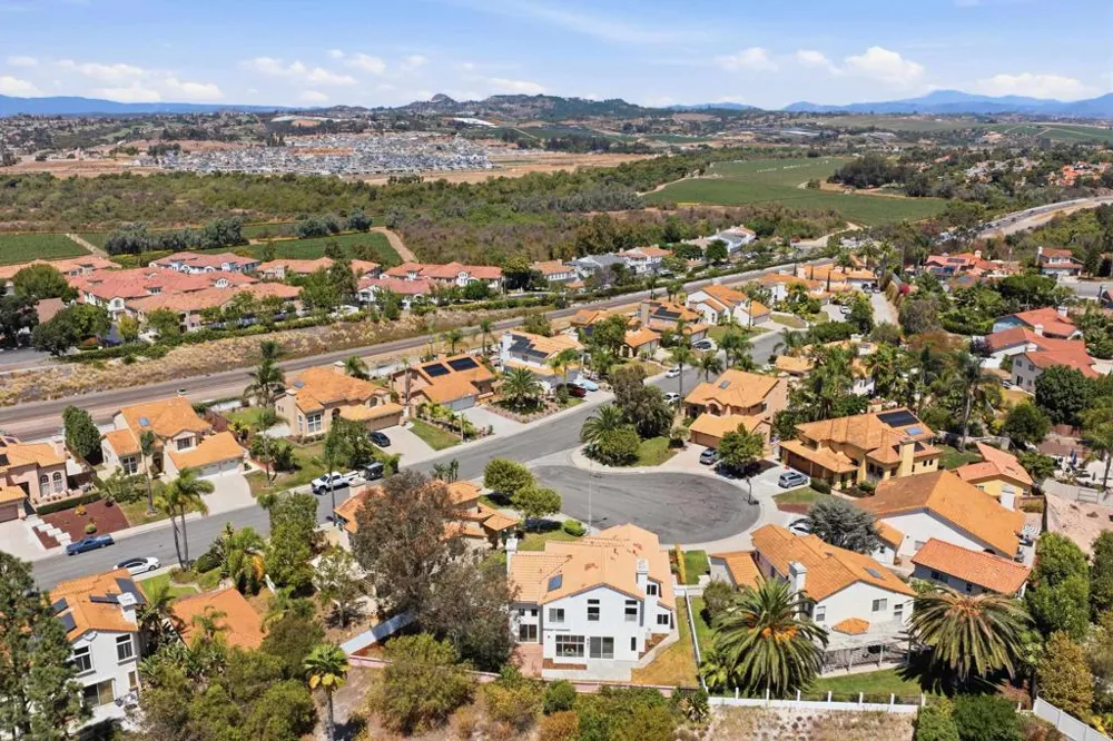 615 Naples Court Oceanside, CA 92057