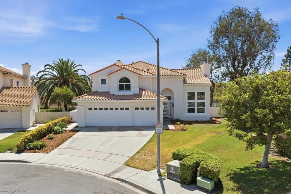 615 Naples Court Oceanside, CA 92057