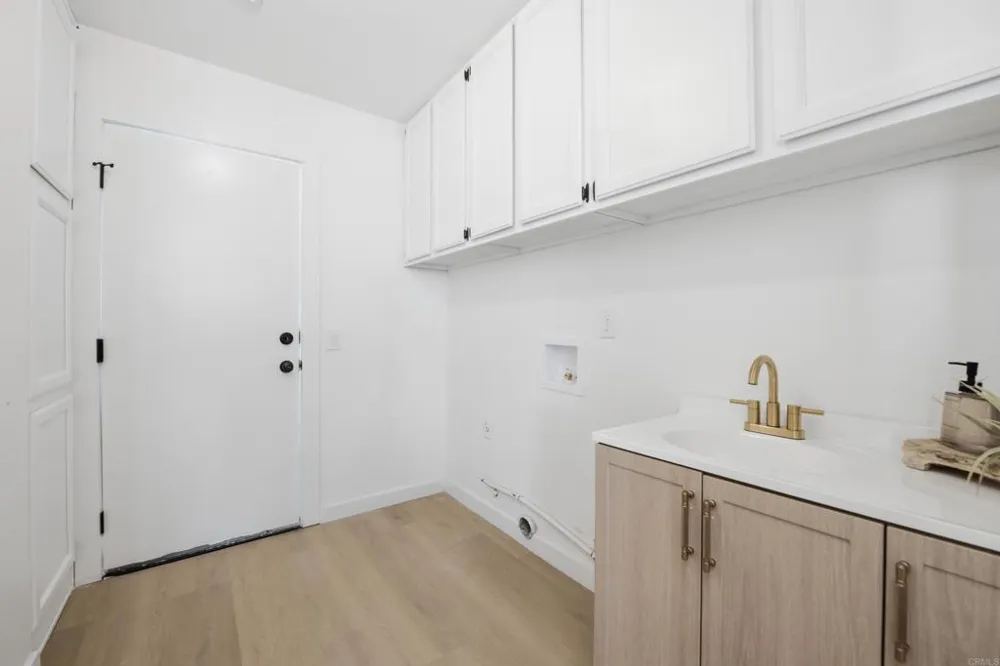 615 Naples Court Oceanside, CA 92057