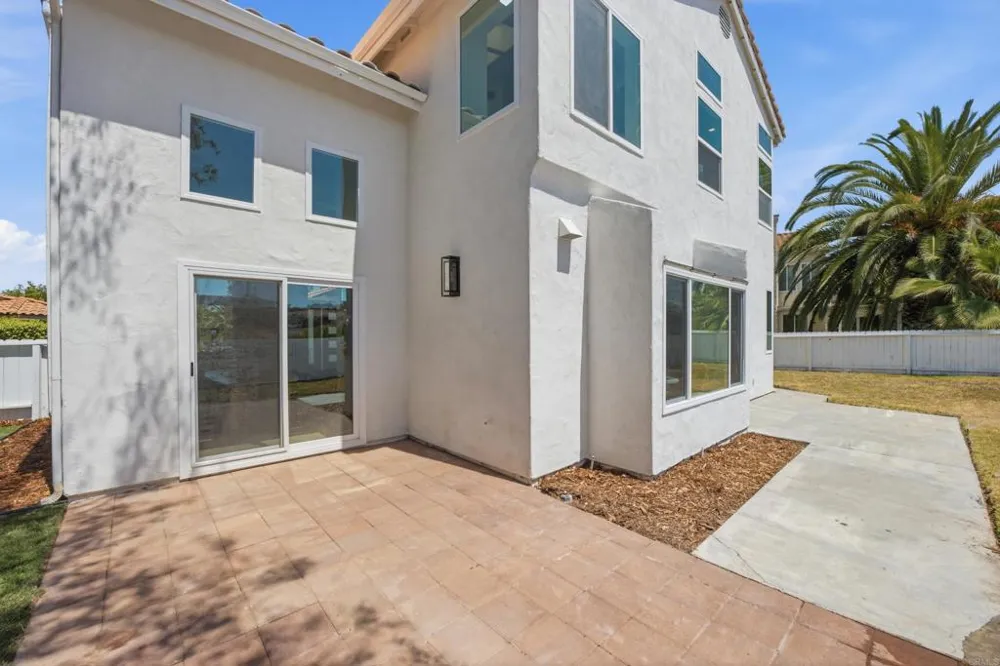 615 Naples Court Oceanside, CA 92057
