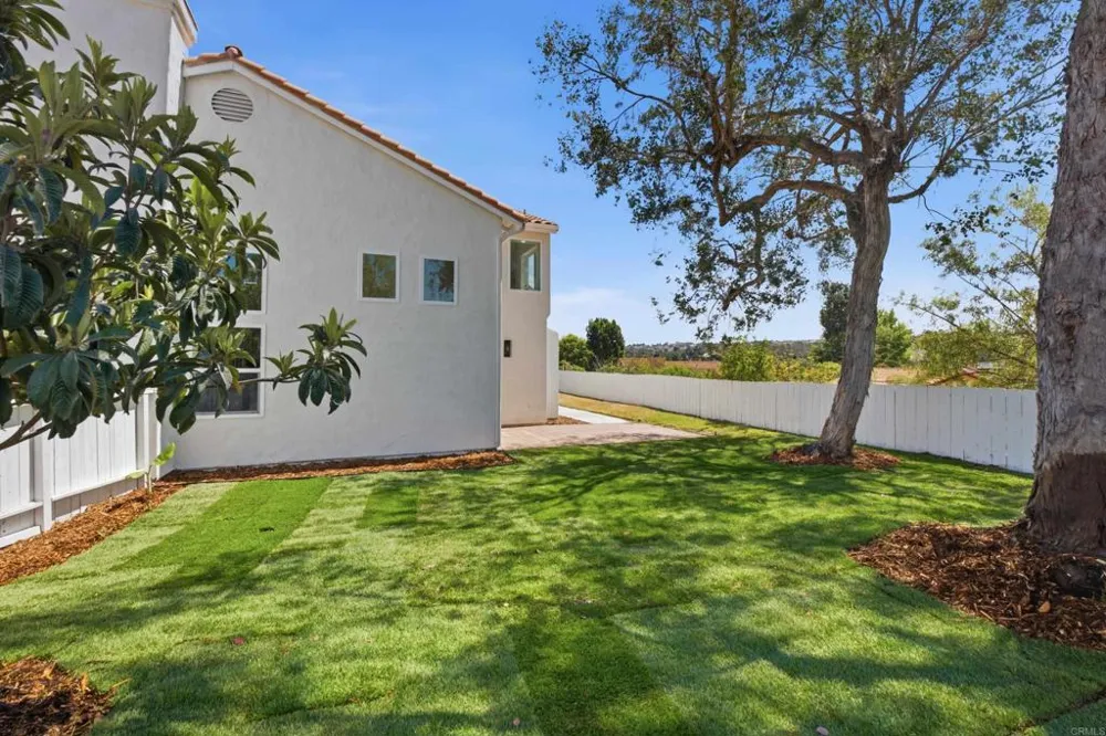 615 Naples Court Oceanside, CA 92057