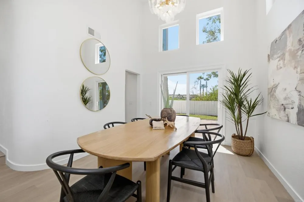 615 Naples Court Oceanside, CA 92057