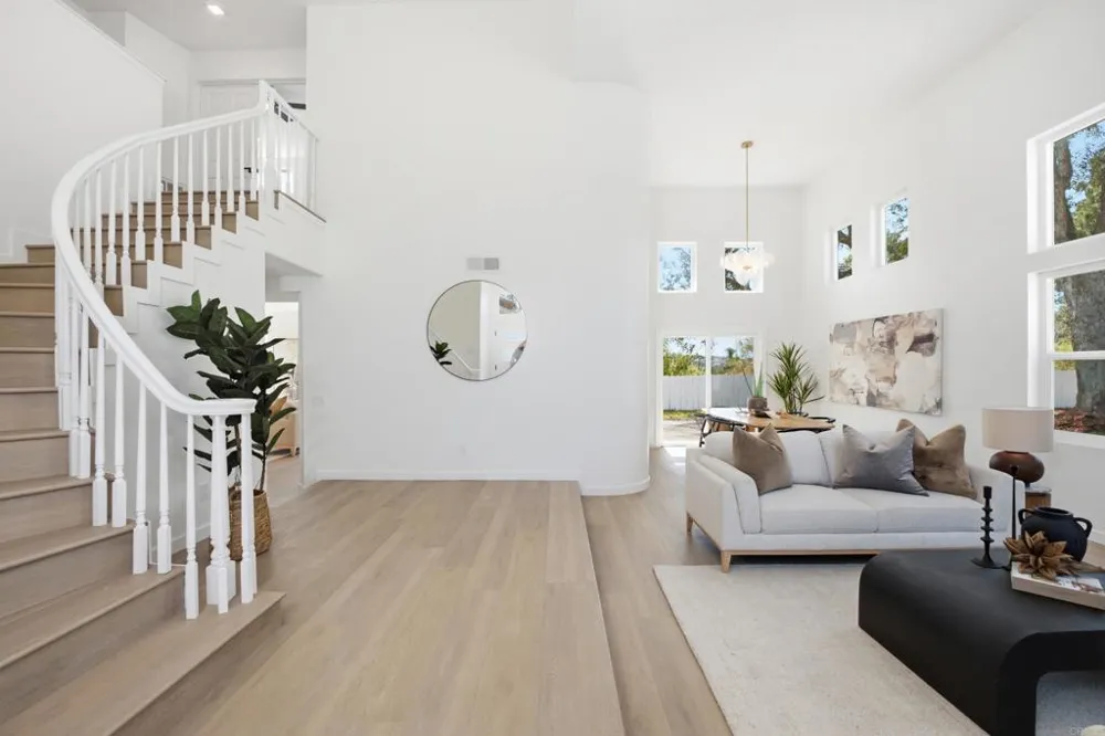 615 Naples Court Oceanside, CA 92057