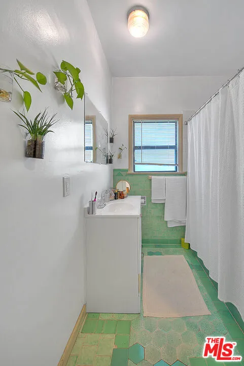 3008 Stocker Street Los Angeles, CA 90008