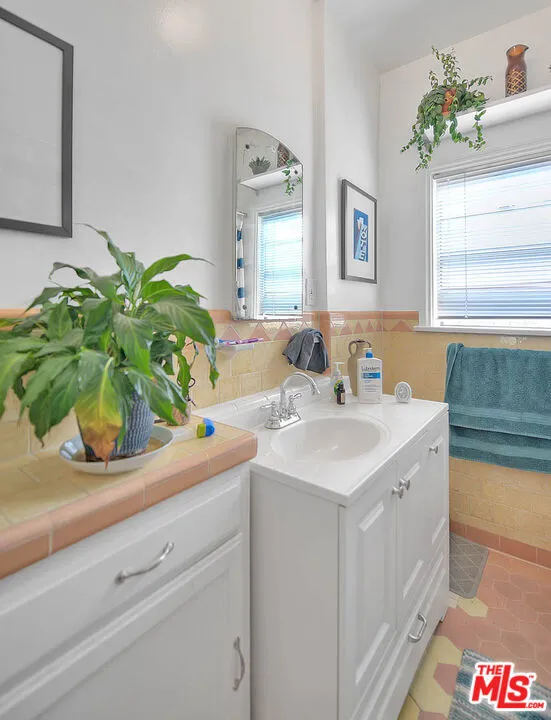 3008 Stocker Street Los Angeles, CA 90008