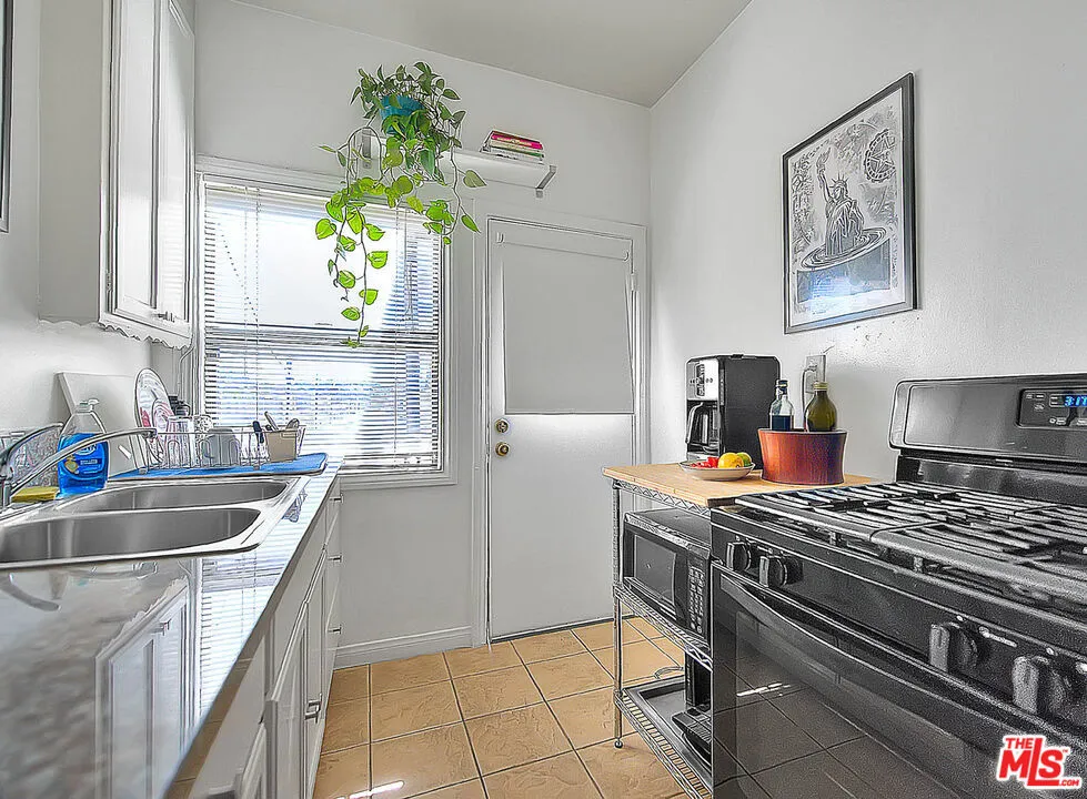 3008 Stocker Street Los Angeles, CA 90008