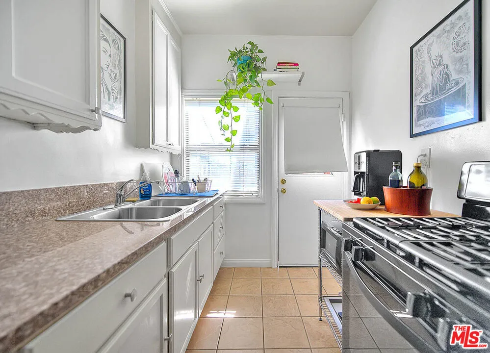 3008 Stocker Street Los Angeles, CA 90008