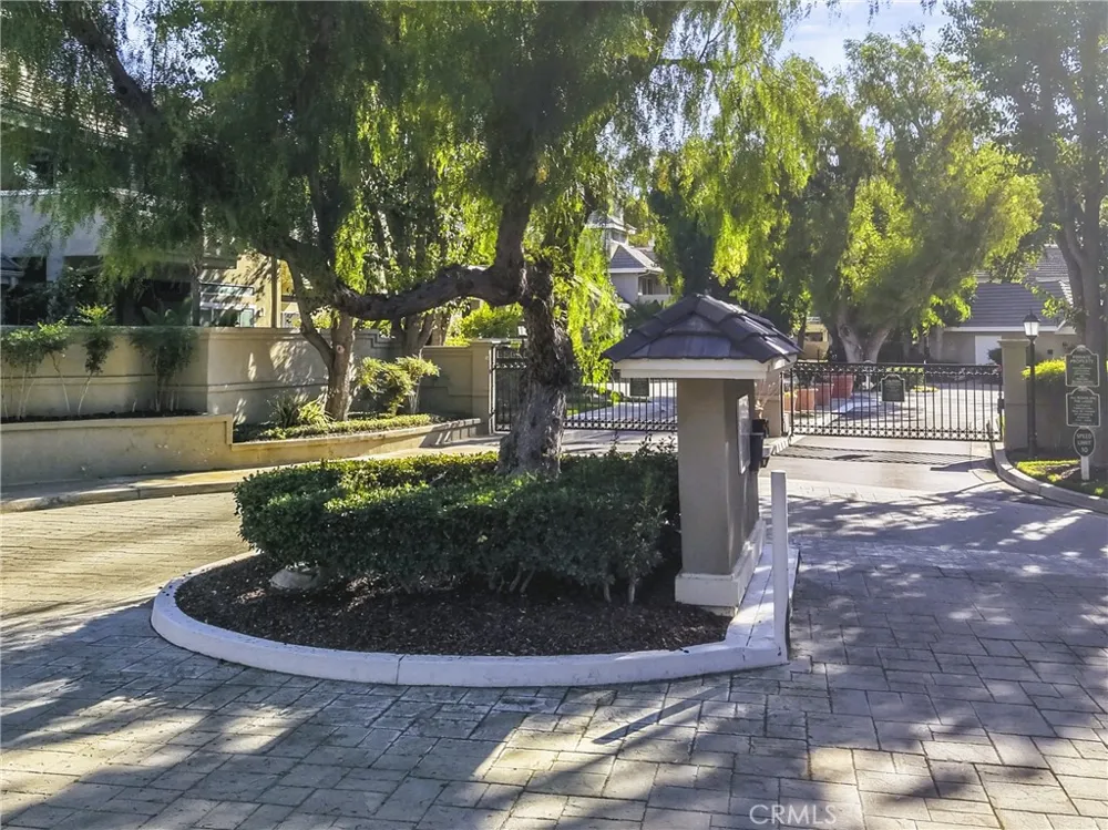 23973 Arroyo Park Drive #112 Valencia, CA 91355