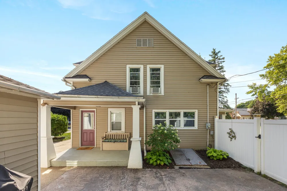 702 Graceland Street NE Grand Rapids, MI 49505