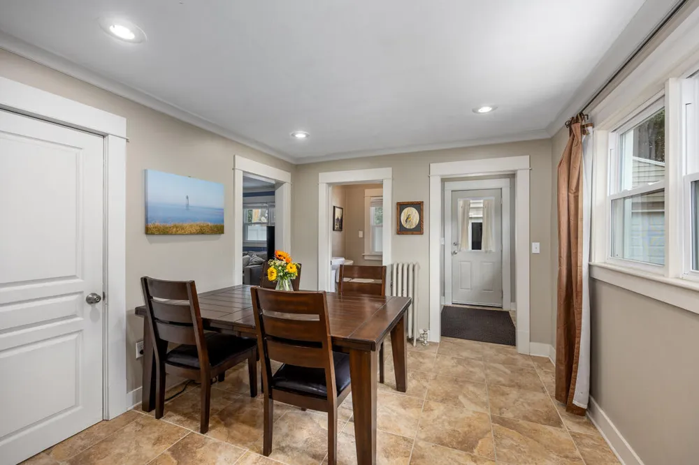 702 Graceland Street NE Grand Rapids, MI 49505