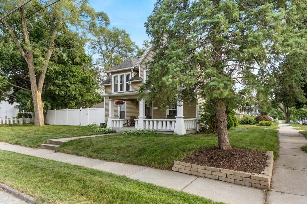 702 Graceland Street NE Grand Rapids, MI 49505
