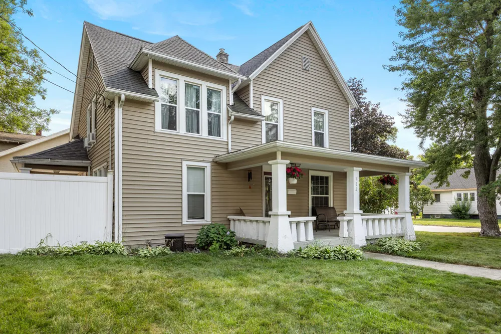 702 Graceland Street NE Grand Rapids, MI 49505