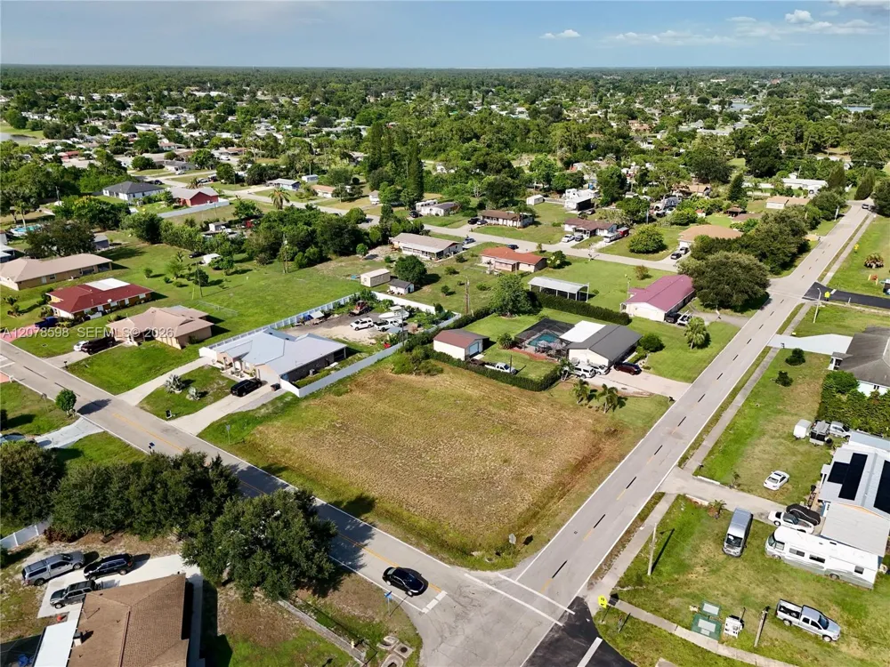 205 ARTHUR AVE Lehigh Acres, FL 33936