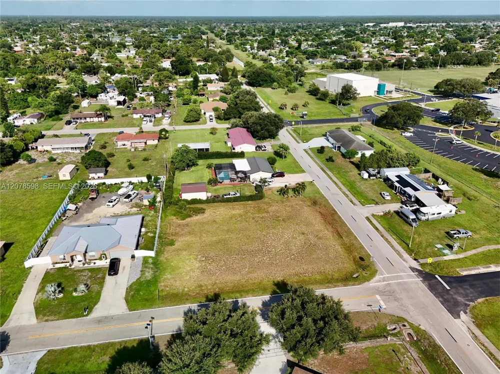 205 ARTHUR AVE Lehigh Acres, FL 33936