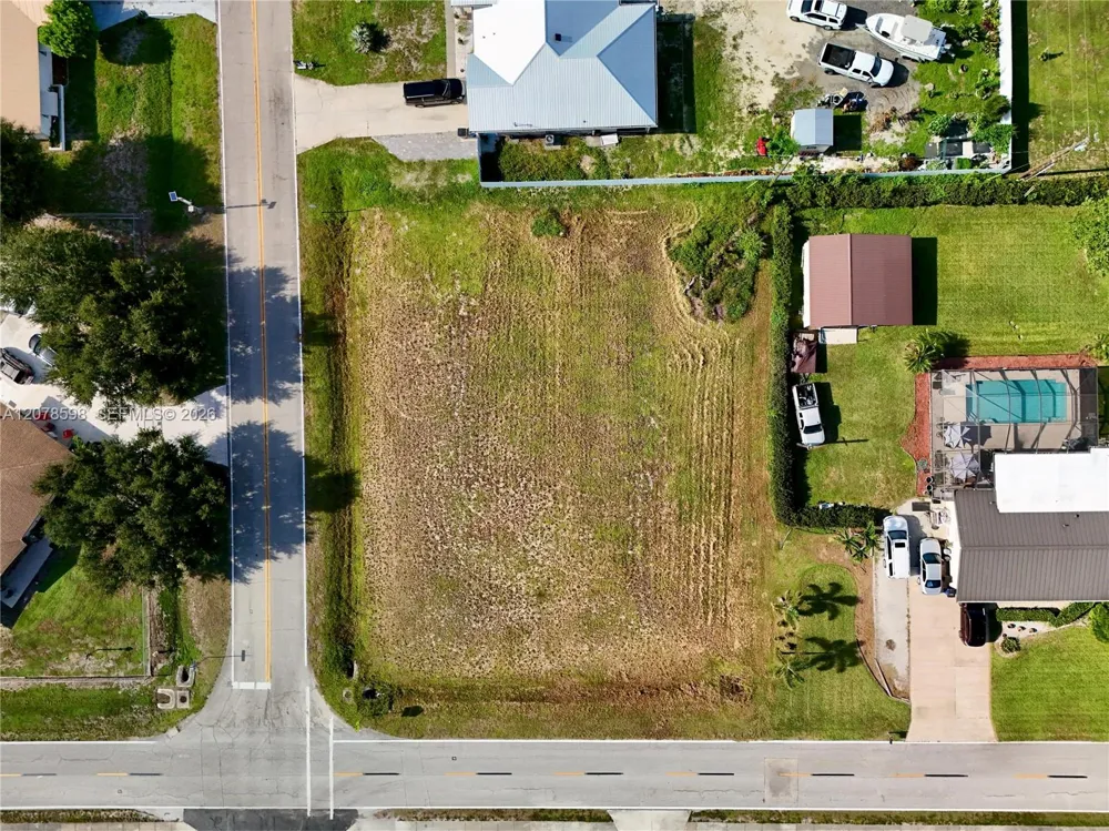 205 ARTHUR AVE Lehigh Acres, FL 33936