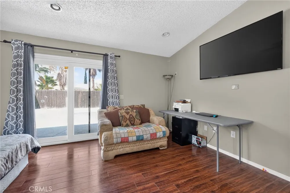 797 S Juanita St Hemet, CA 92543