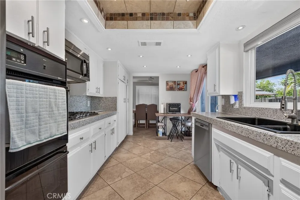 797 S Juanita St Hemet, CA 92543