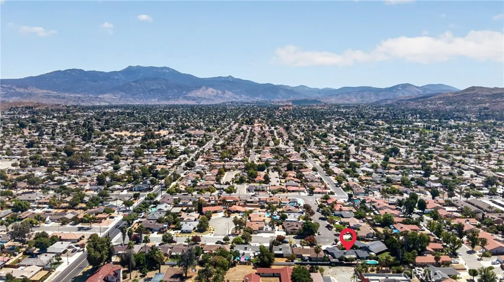 797 S Juanita St Hemet, CA 92543