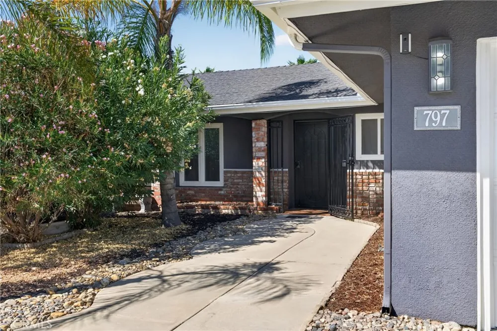 797 S Juanita St Hemet, CA 92543