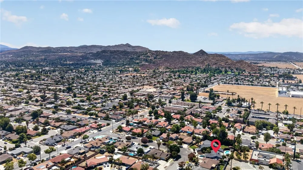 797 S Juanita St Hemet, CA 92543