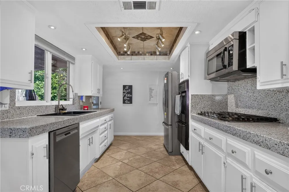 797 S Juanita St Hemet, CA 92543