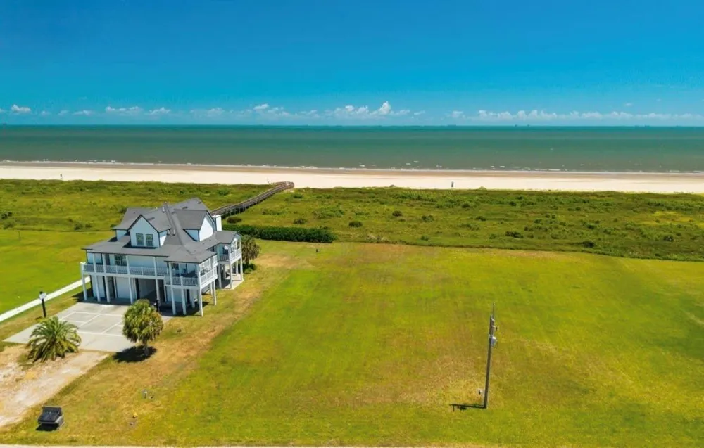 3642 Biscayne Beach Road Crystal Beach, TX 77650
