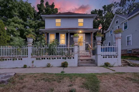 243 Delaware Street SE