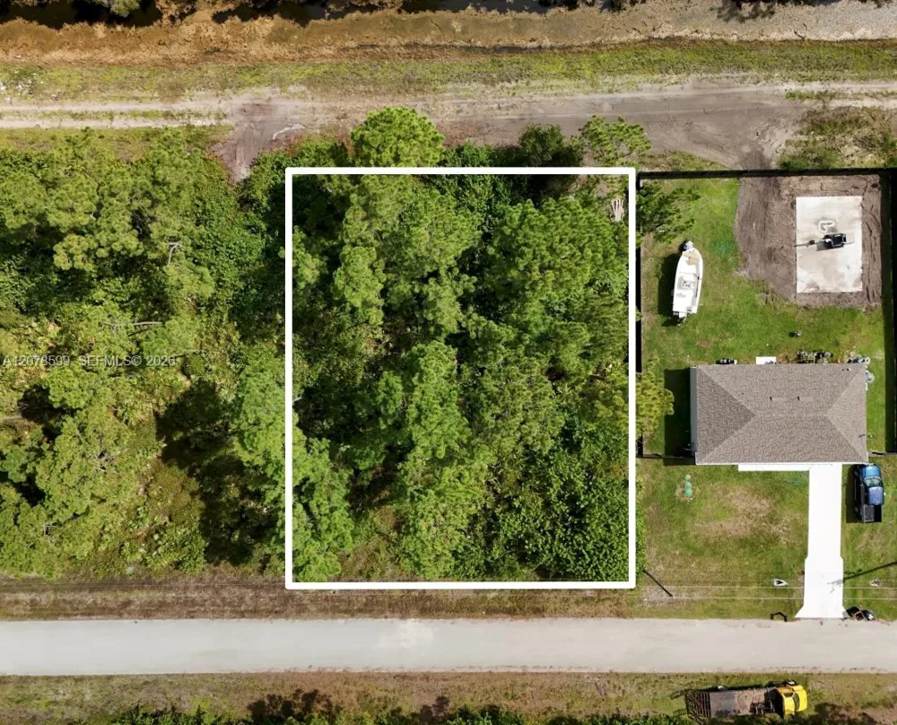 1114 CRAFT ST E Lehigh Acres, FL 33974