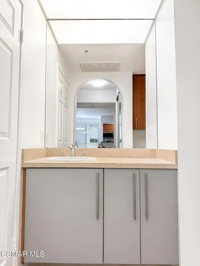 620 Gramercy Place #236 Los Angeles, CA 90005