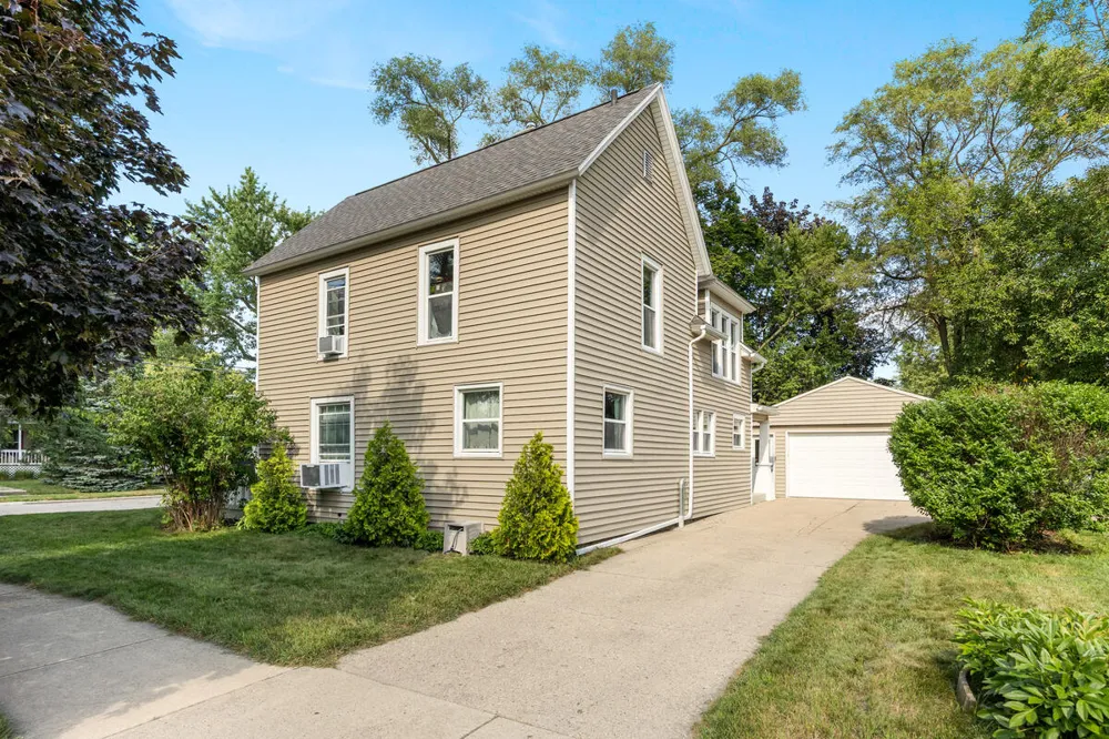 702 Graceland Street NE Grand Rapids City, MI 49505