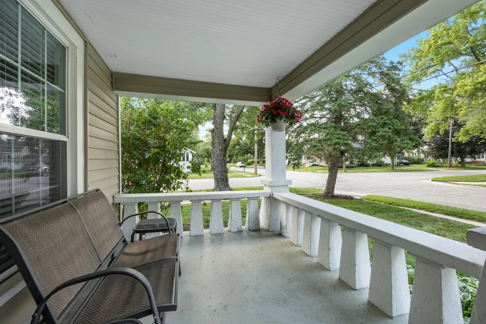 702 Graceland Street NE Grand Rapids City, MI 49505