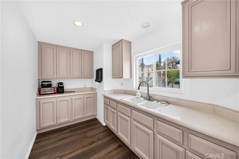 2825 Plaza Del Amo #102 Torrance, CA 90503