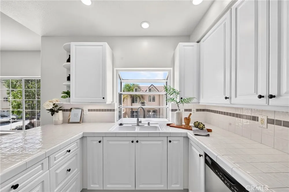 2825 Plaza Del Amo #102 Torrance, CA 90503