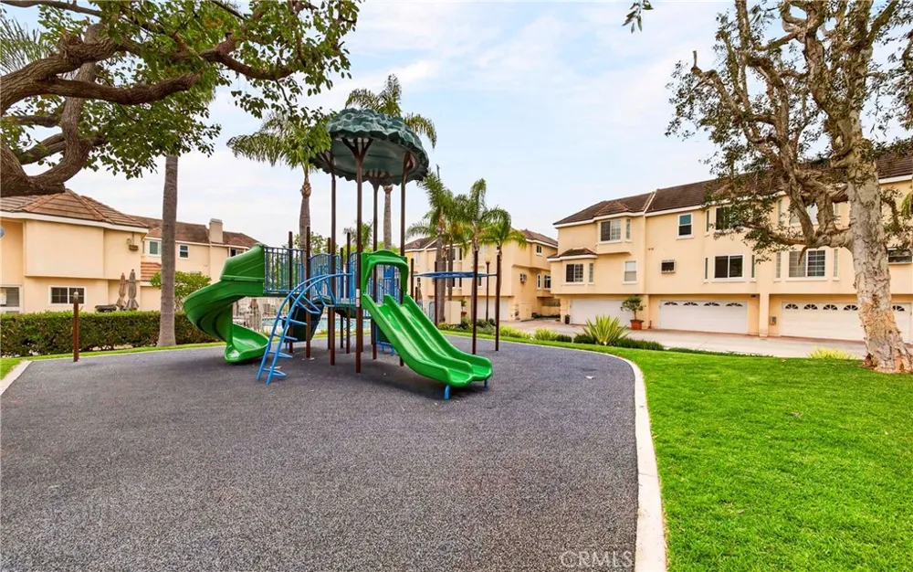 2825 Plaza Del Amo #102 Torrance, CA 90503