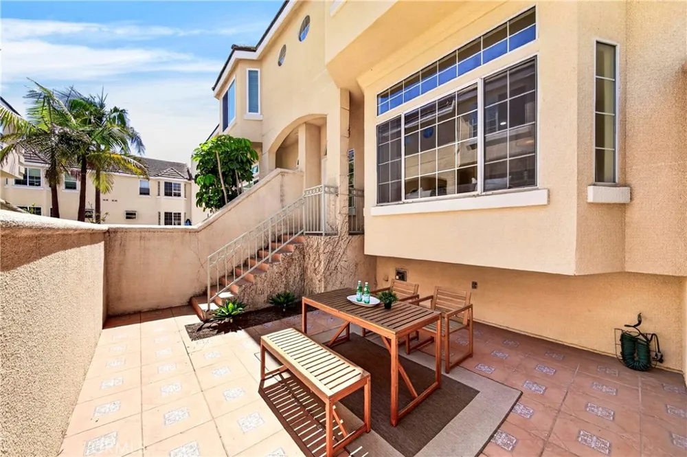 2825 Plaza Del Amo #102 Torrance, CA 90503