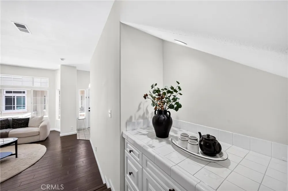 2825 Plaza Del Amo #102 Torrance, CA 90503