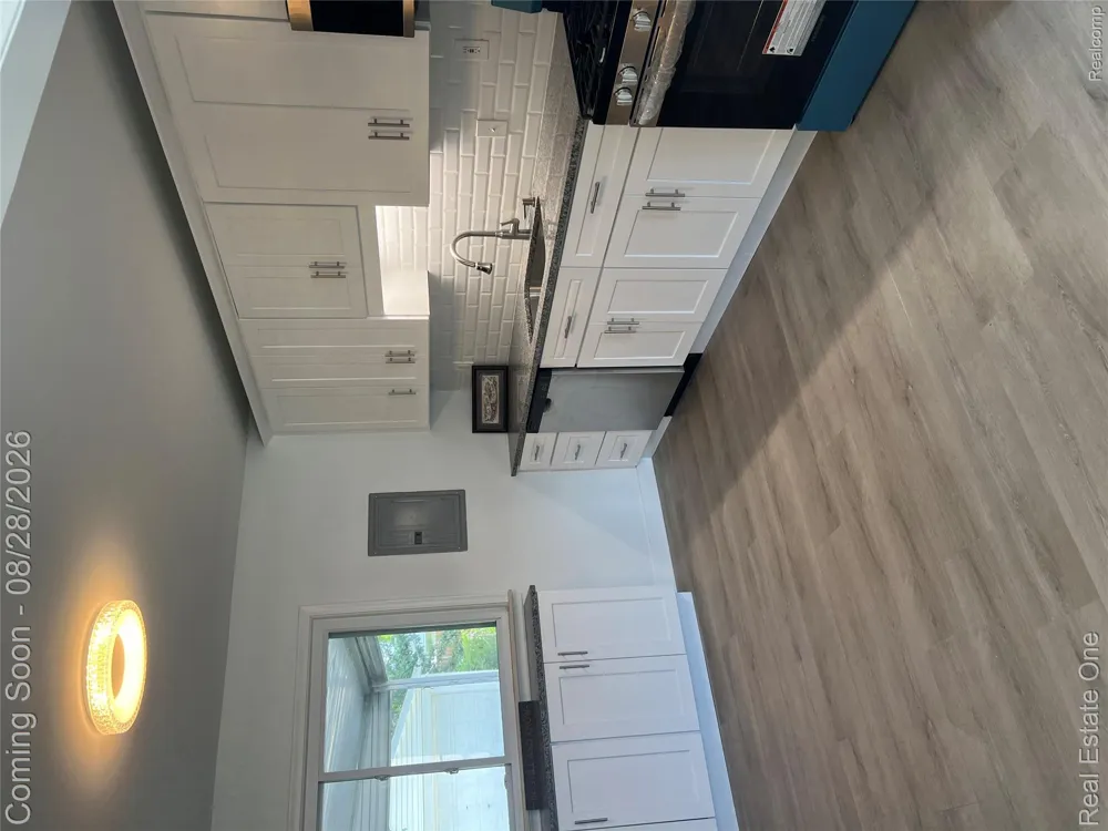 24569 Lauren Avenue Warren City, MI 48089