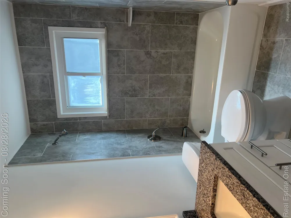 24569 Lauren Avenue Warren City, MI 48089