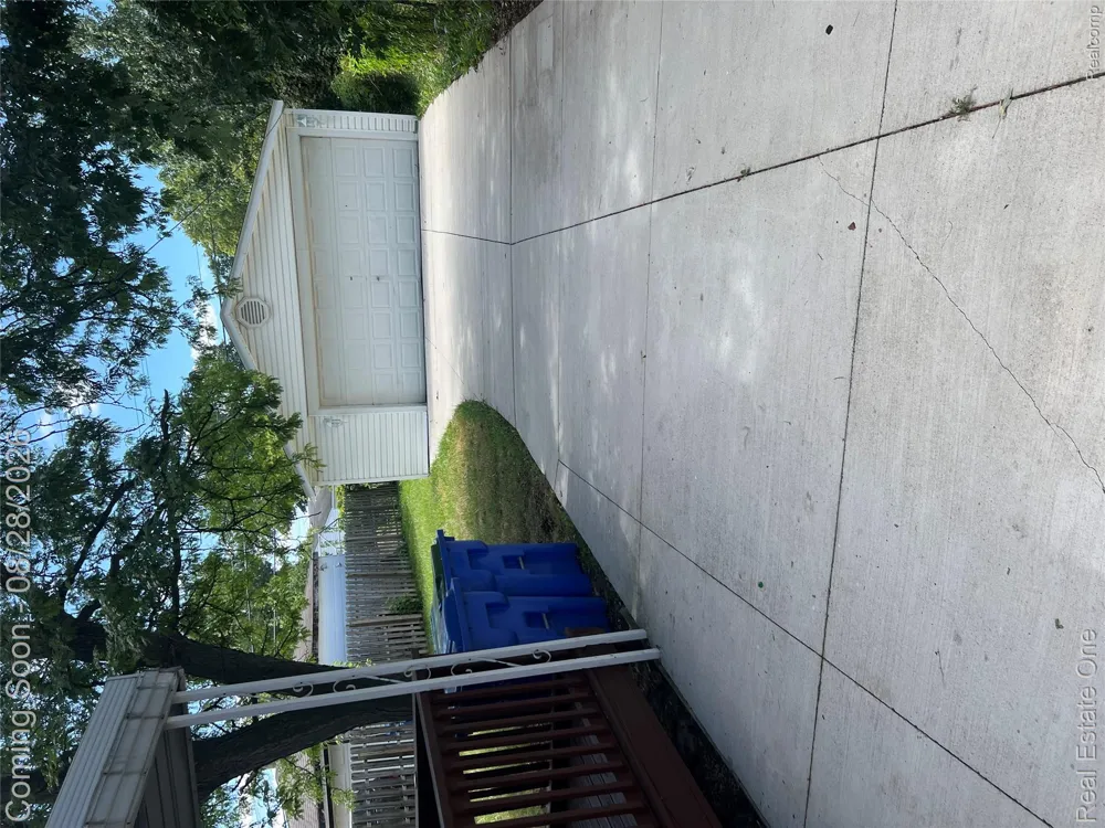 24569 Lauren Avenue Warren City, MI 48089