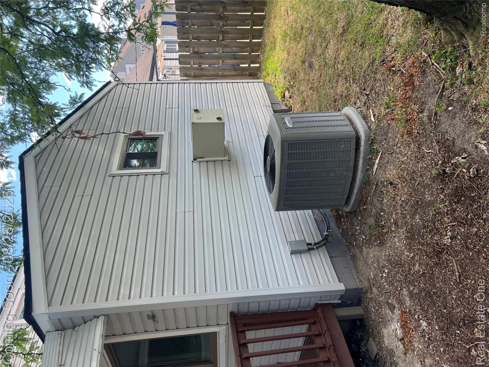 24569 Lauren Avenue Warren City, MI 48089