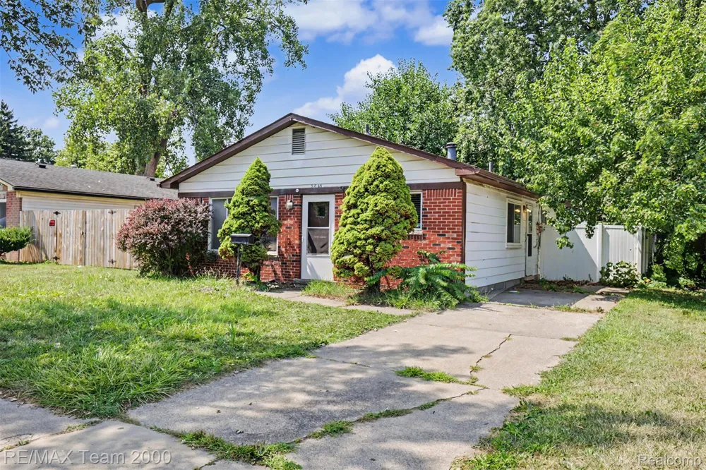 5846 WESTLAKE STREET Taylor City, MI 48180