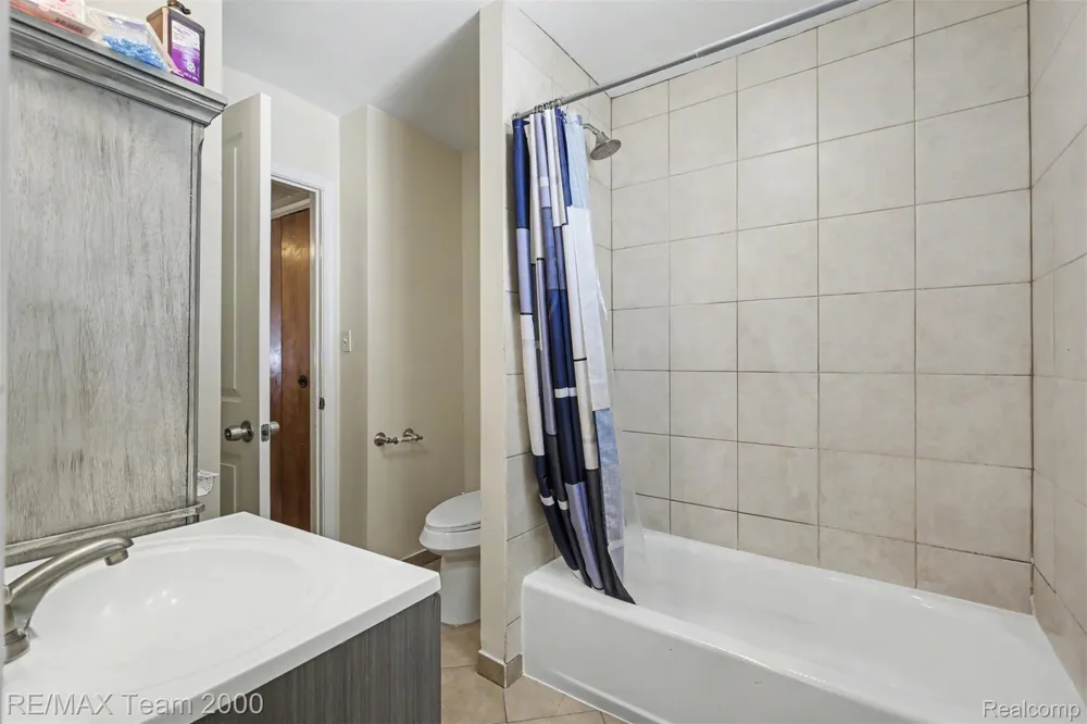 5846 WESTLAKE STREET Taylor City, MI 48180