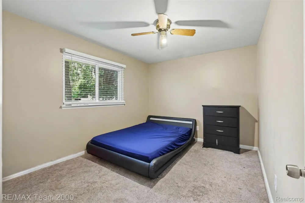 5846 WESTLAKE STREET Taylor City, MI 48180
