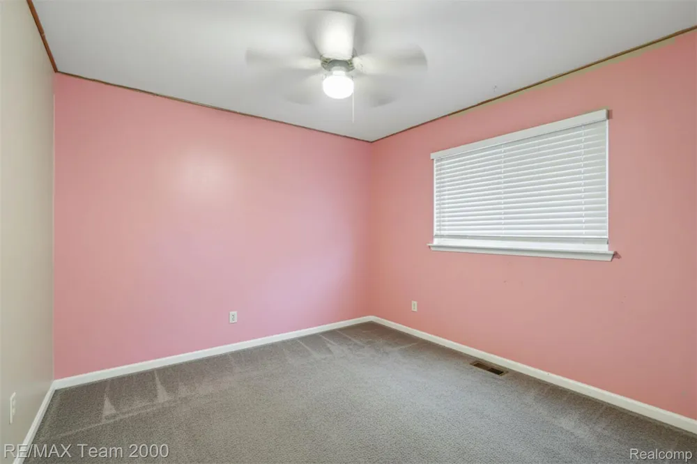 5846 WESTLAKE STREET Taylor City, MI 48180