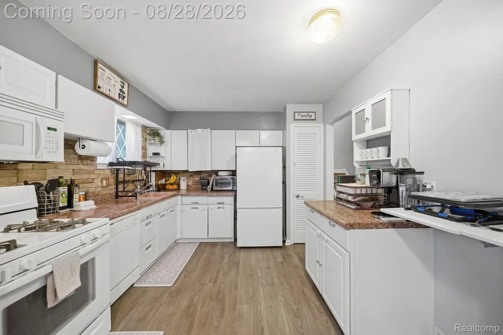 20410 Dubois Street Clinton Charter Township, MI 48035