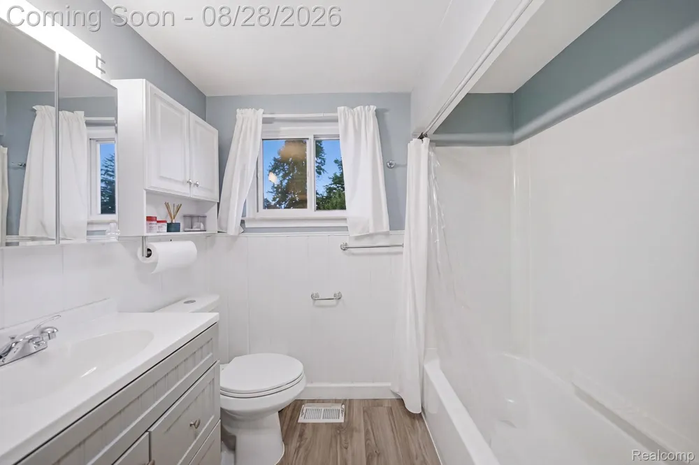 20410 Dubois Street Clinton Charter Township, MI 48035