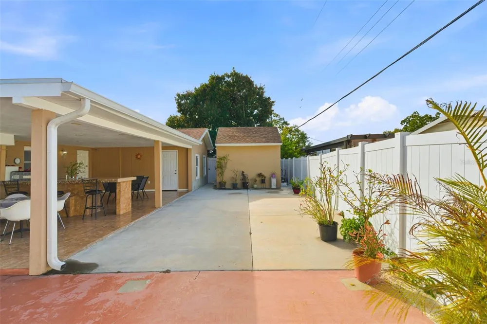 4914 HOLIDAY DRIVE Tampa, FL 33615