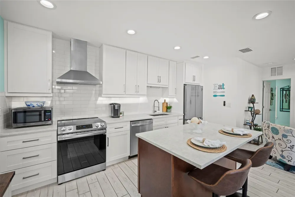 1841 LAUREL STREET Sarasota, FL 34236