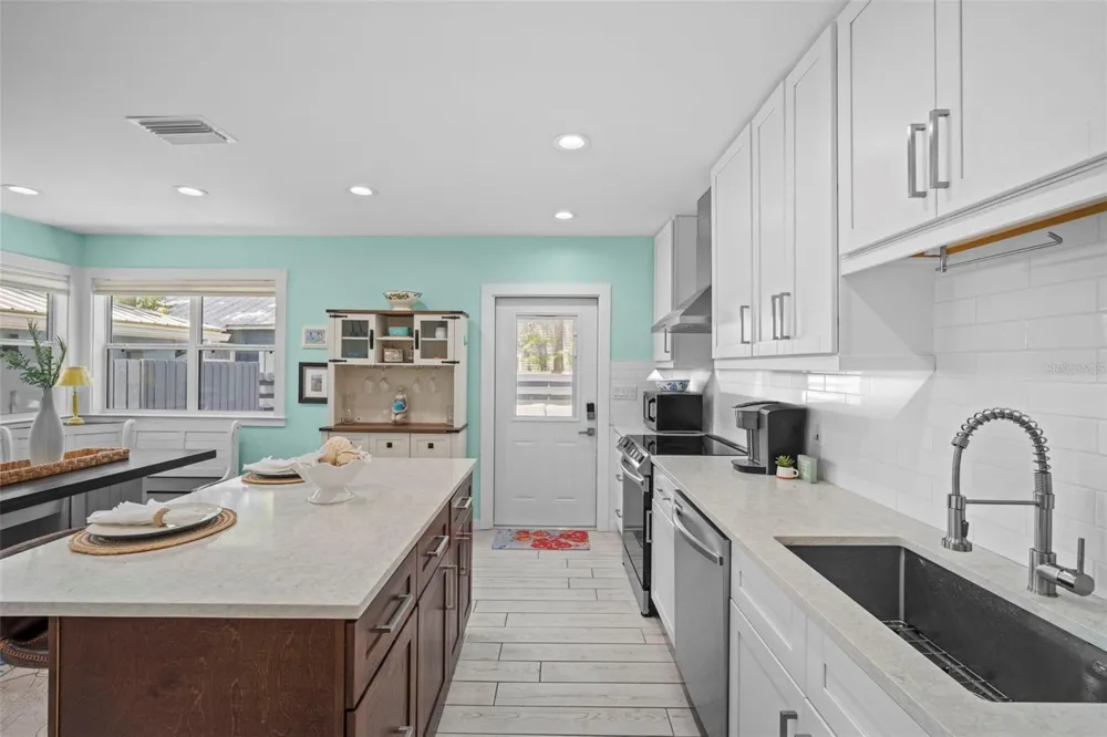 1841 LAUREL STREET Sarasota, FL 34236