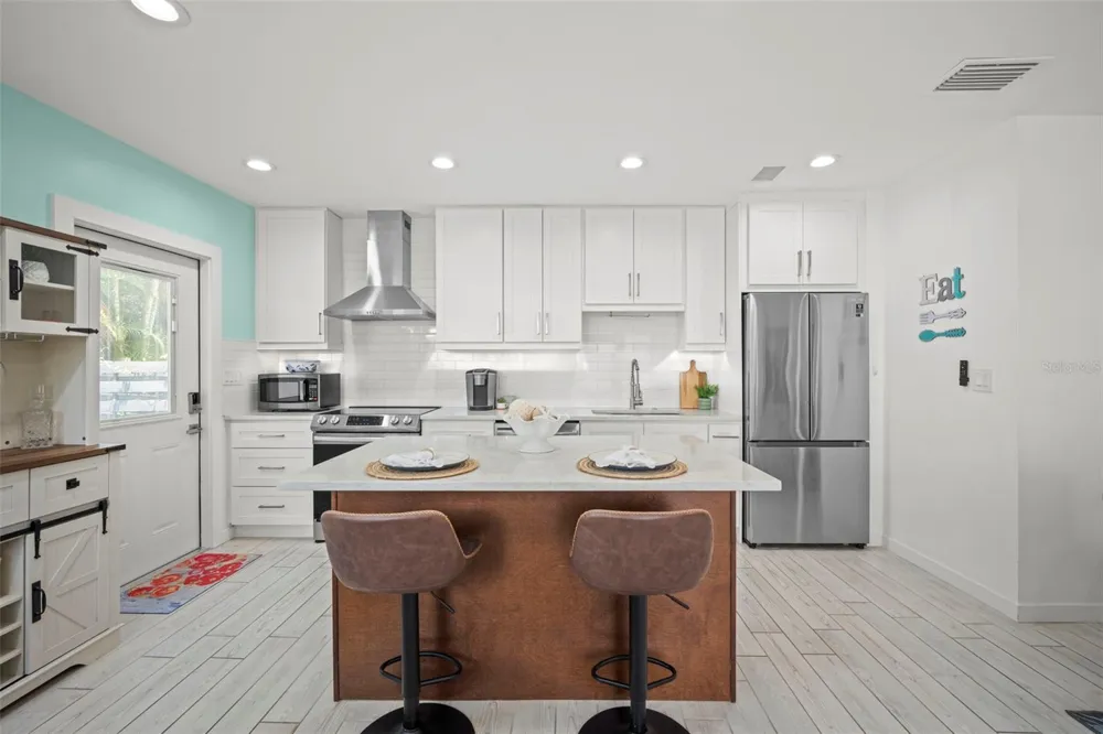 1841 LAUREL STREET Sarasota, FL 34236